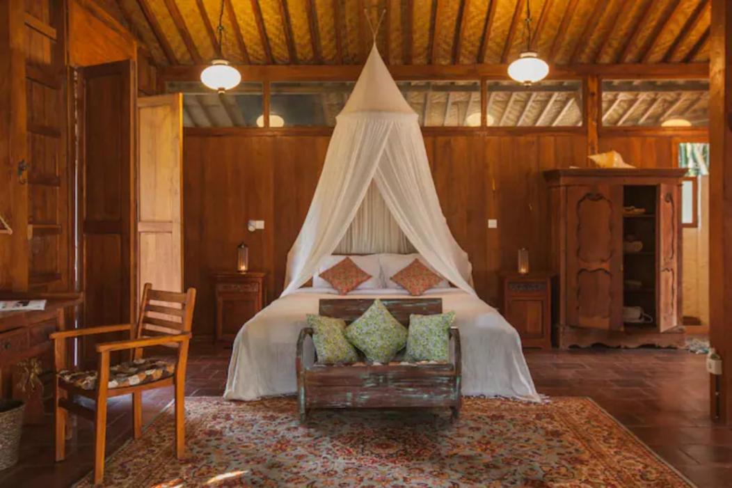 Jungleroom Lodge *